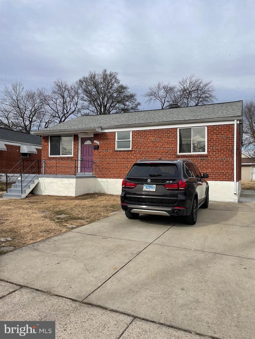 Welcome to show this home, Fresh painted with some update and roof replace in 2022, 
  with  30 years singles, HAVC  Replace in 2022, Hot water heater 2025, new washer and dryer, and more. Main floor has 3 bedroom and 1 bathroom and basement has 3 room and 1 bathroom.  please, were boot.
Thank you for showing