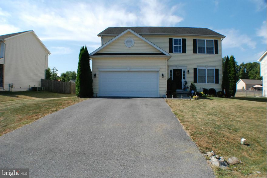 "Best in Show" Very well cared for Colonial in Great commuter location. Close to I-81 ,Schools and shopping .Friendly Floor plan with Formal Dining room,eat in kitchen,Living room and Family room on Main Level.Finished basement with Bar,Rec-Area ,Lounge and half Bath. Master has vaulted ceiling ,walk-in closet, double vanity. Laundry room on Bedroom level. Great back deck for entertaining Guests.