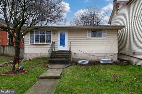 328 W High Street, Womelsdorf, PA 19567 - MLS#: PABK2055572