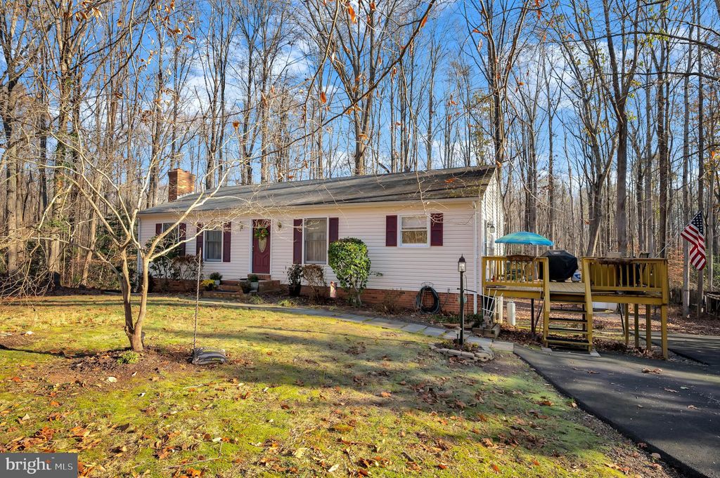 Photo of 18 Winslow Road, FREDERICKSBURG, VA 22406 (MLS # VAST2047104)