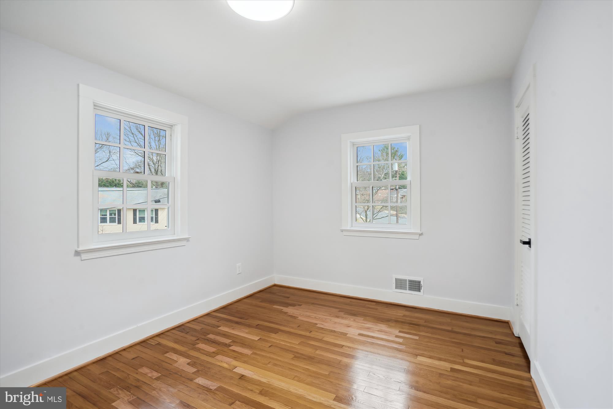 WILLIAMSBURG VILLAGE - Residential