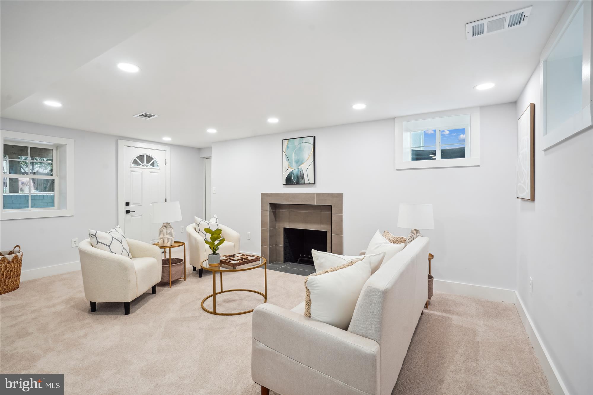 WILLIAMSBURG VILLAGE - Residential