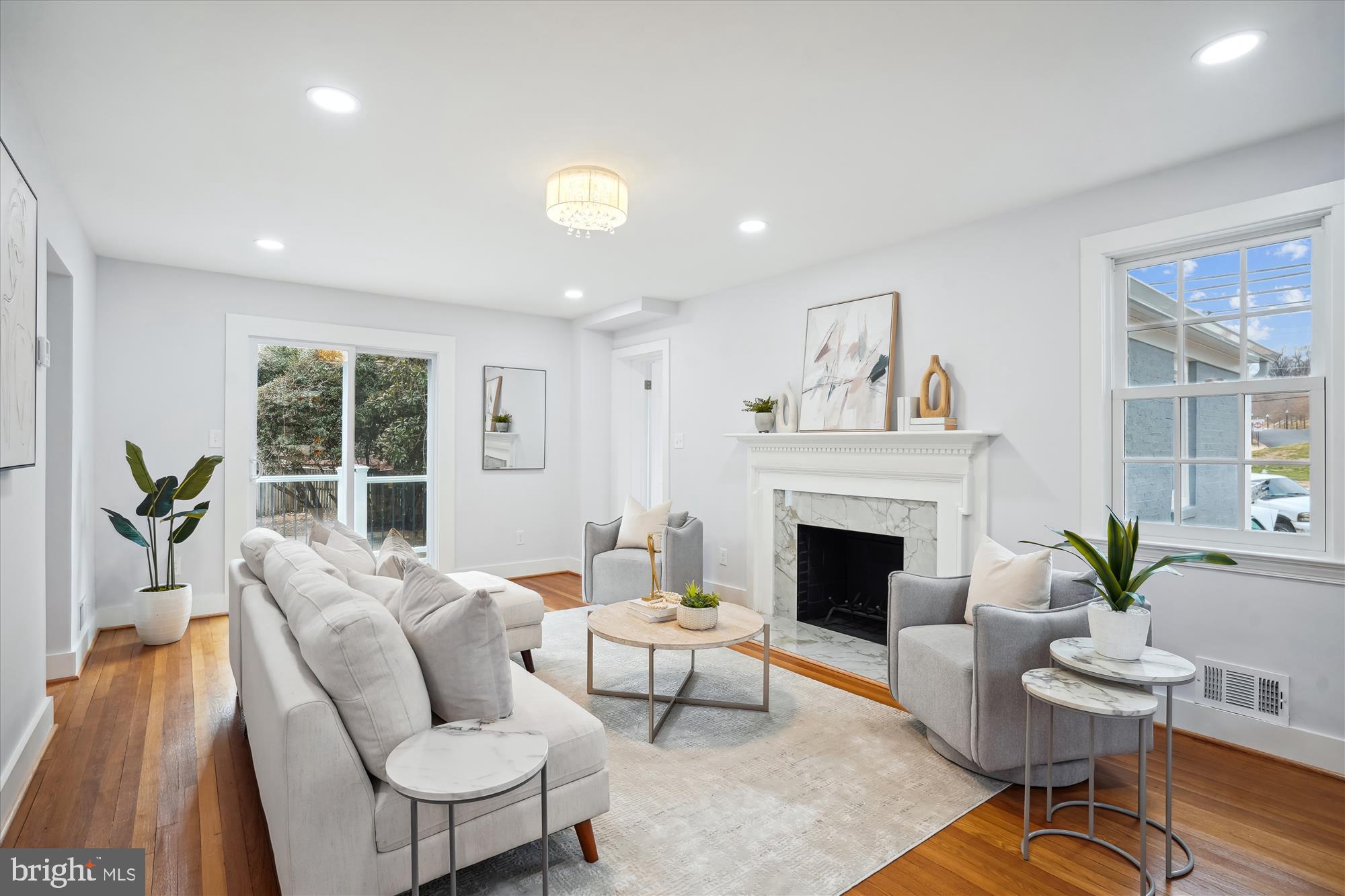 WILLIAMSBURG VILLAGE - Residential