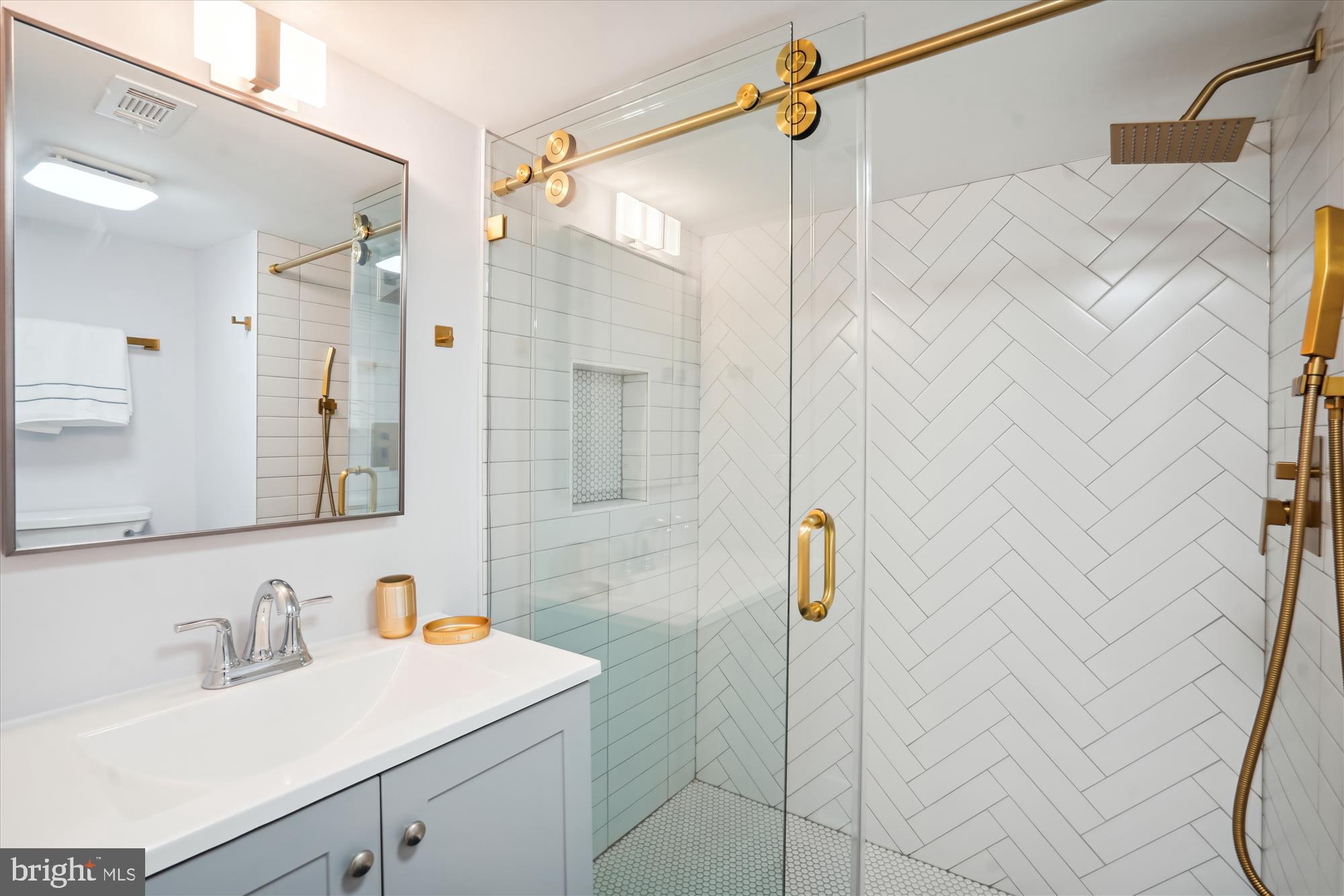 WILLIAMSBURG VILLAGE - Residential