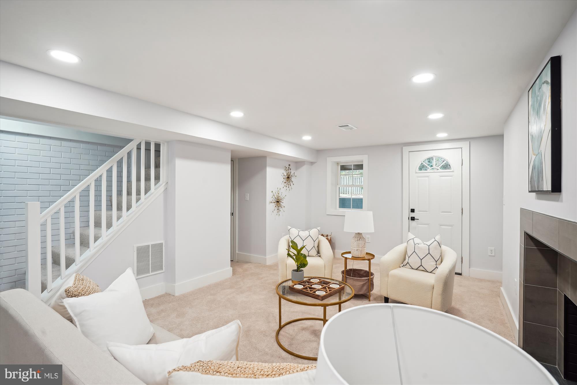 WILLIAMSBURG VILLAGE - Residential