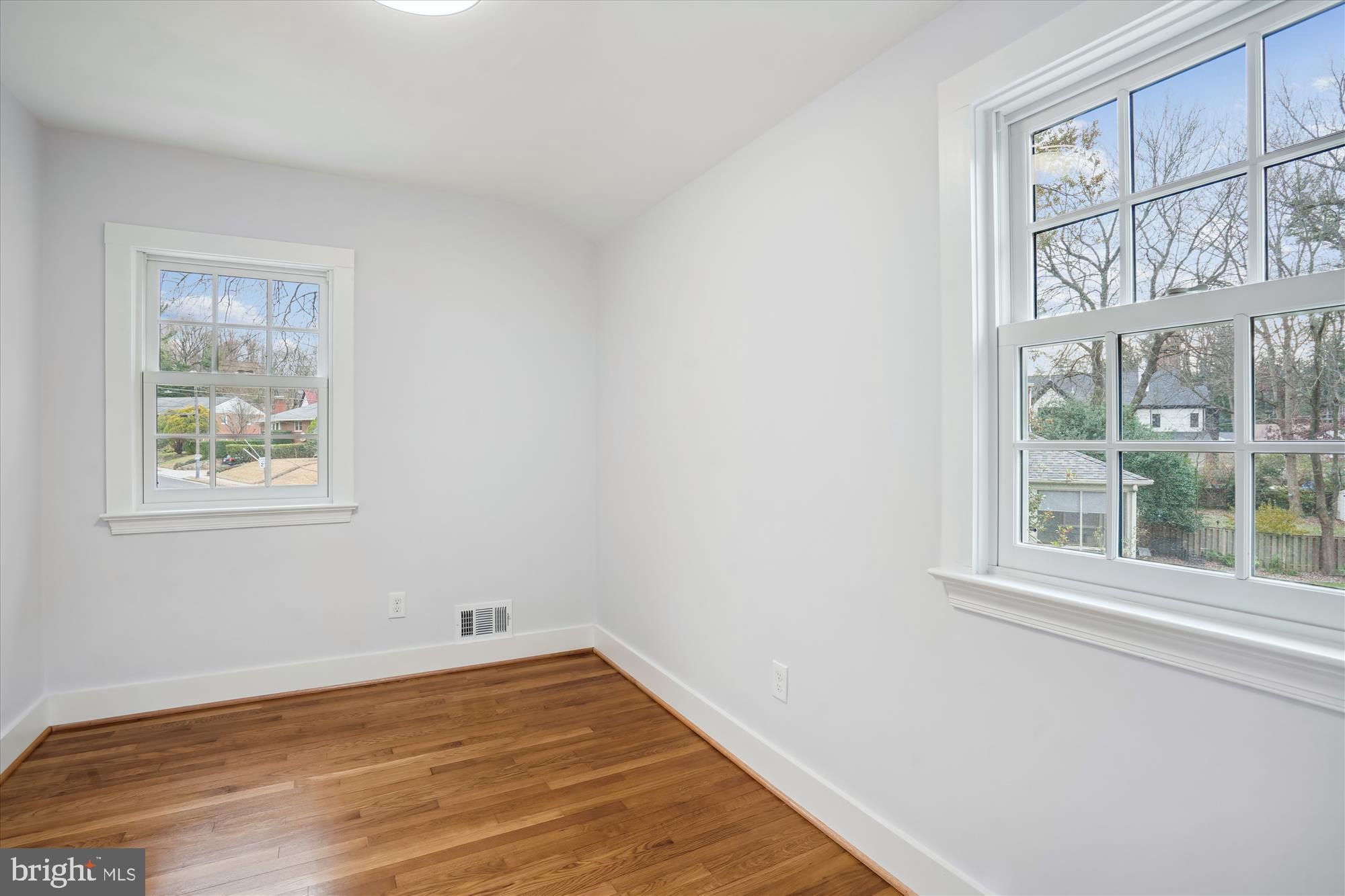 WILLIAMSBURG VILLAGE - Residential