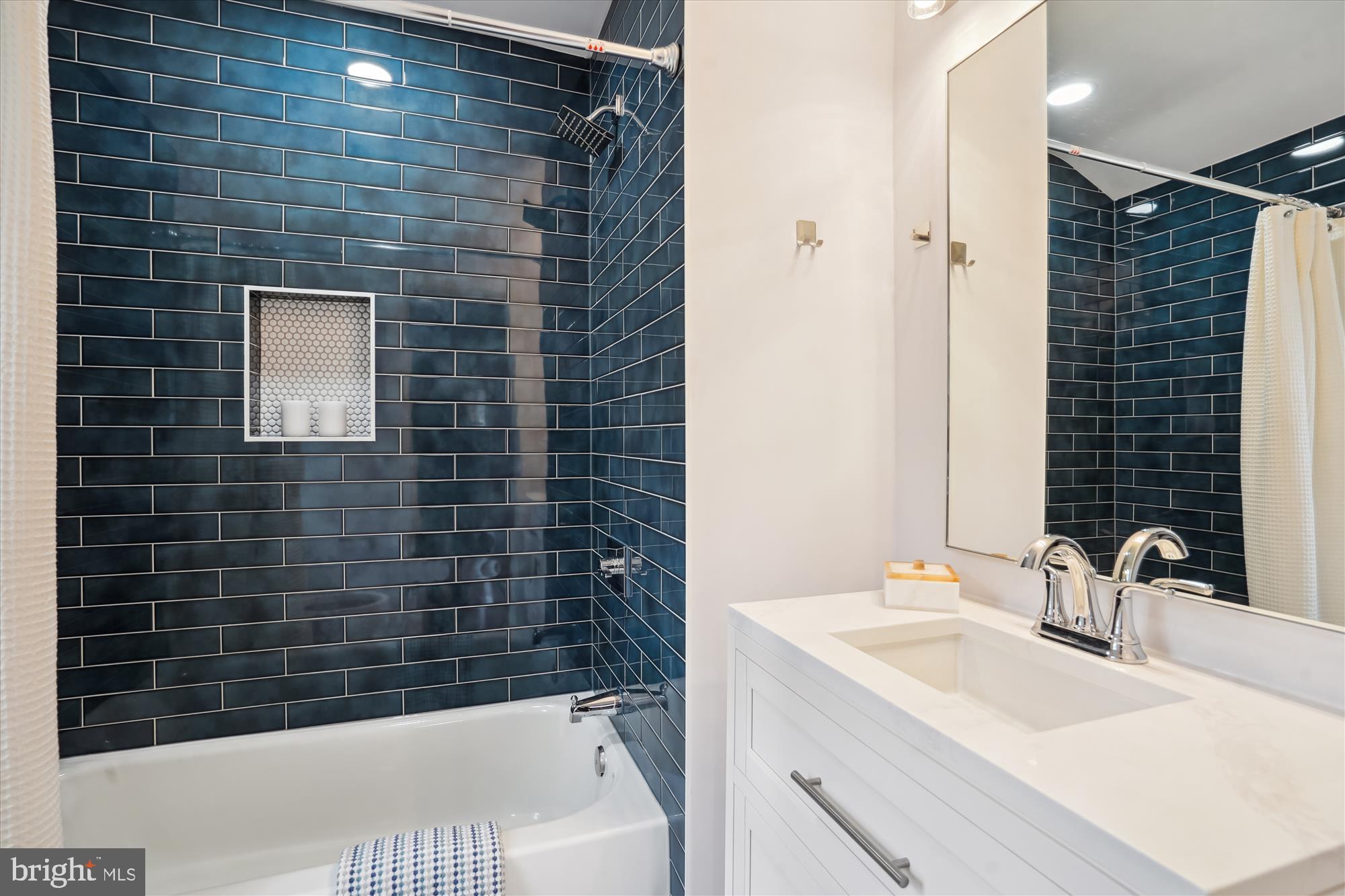 WILLIAMSBURG VILLAGE - Residential