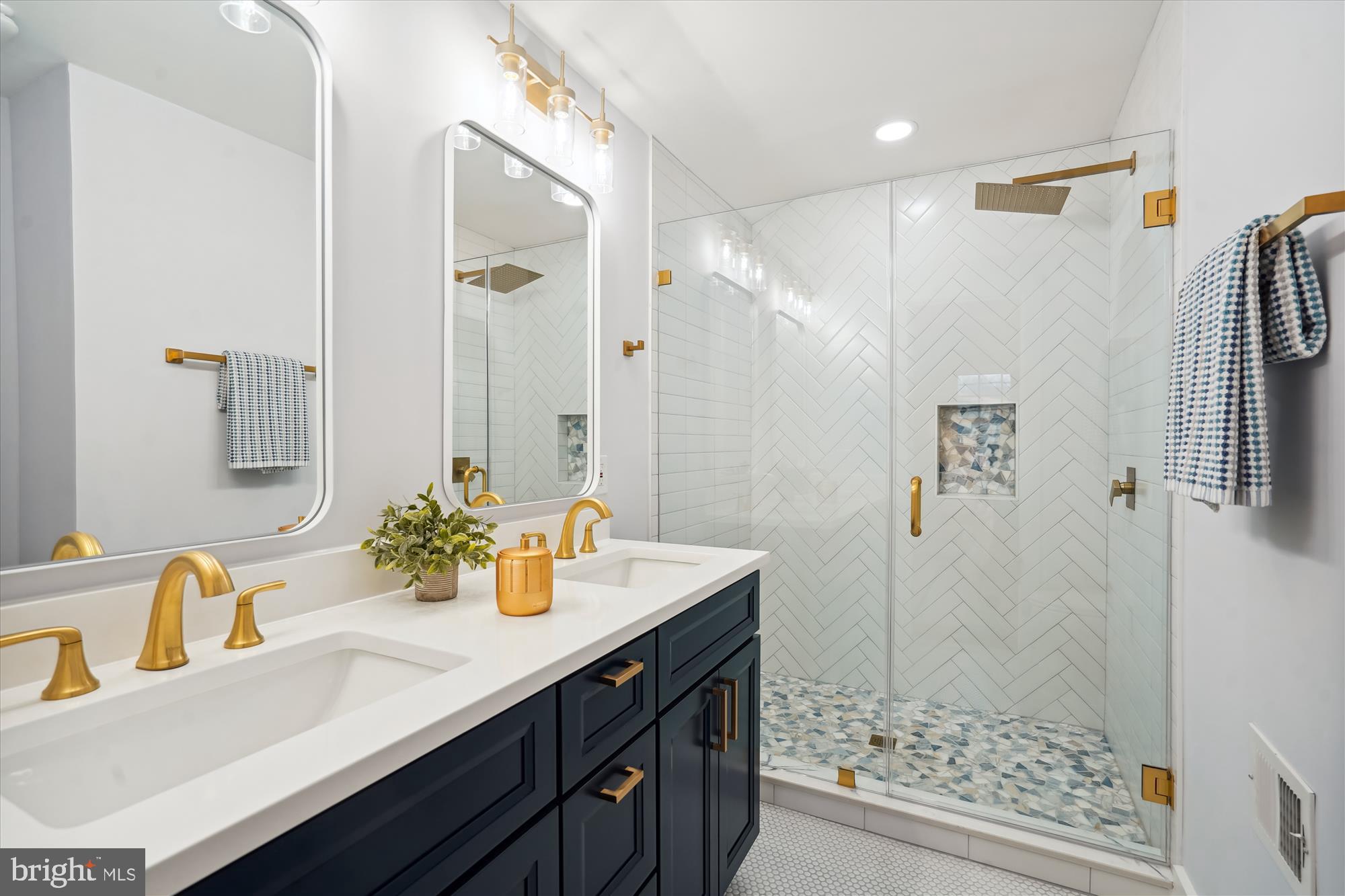 WILLIAMSBURG VILLAGE - Residential