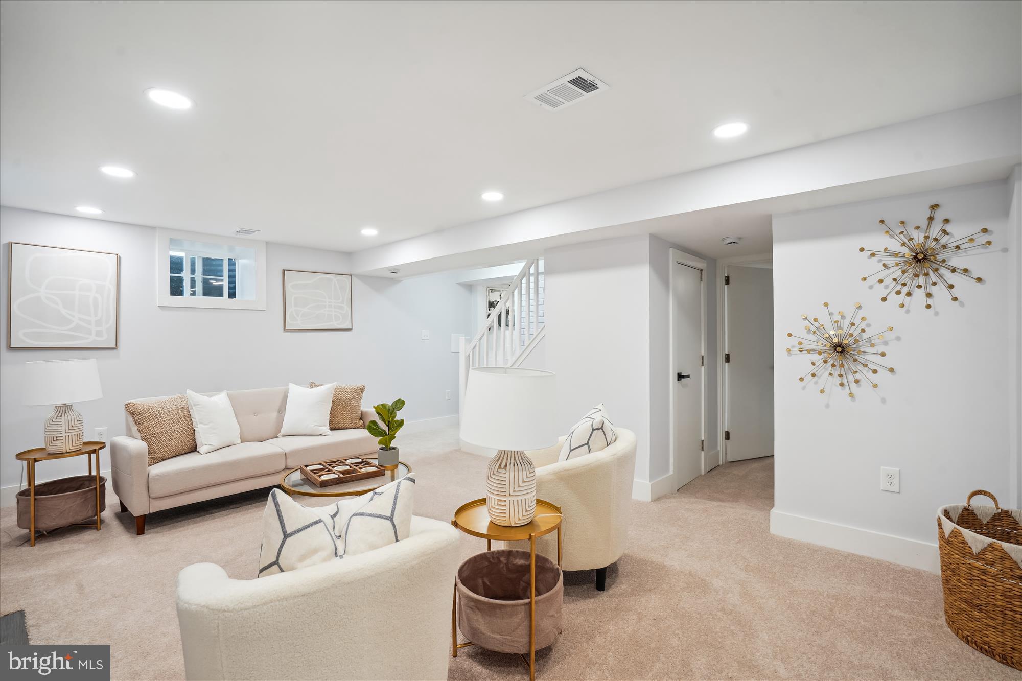 WILLIAMSBURG VILLAGE - Residential