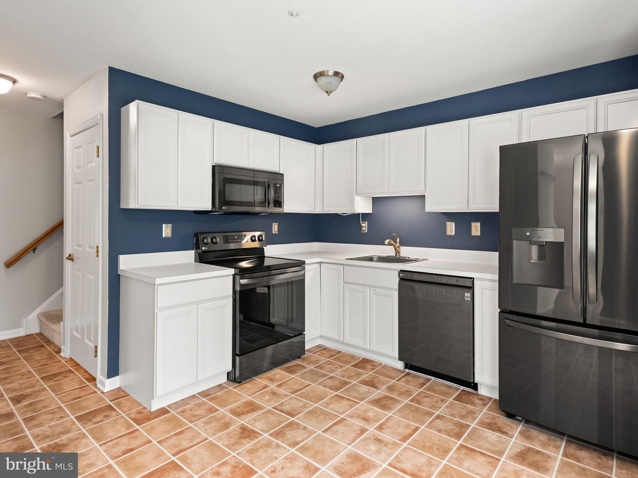 77 BUTTONWOOD DRIVE 77