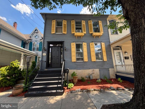Townhouse For Sale - 226 King Street<br/> SHIPPENSBURG, PA 17257