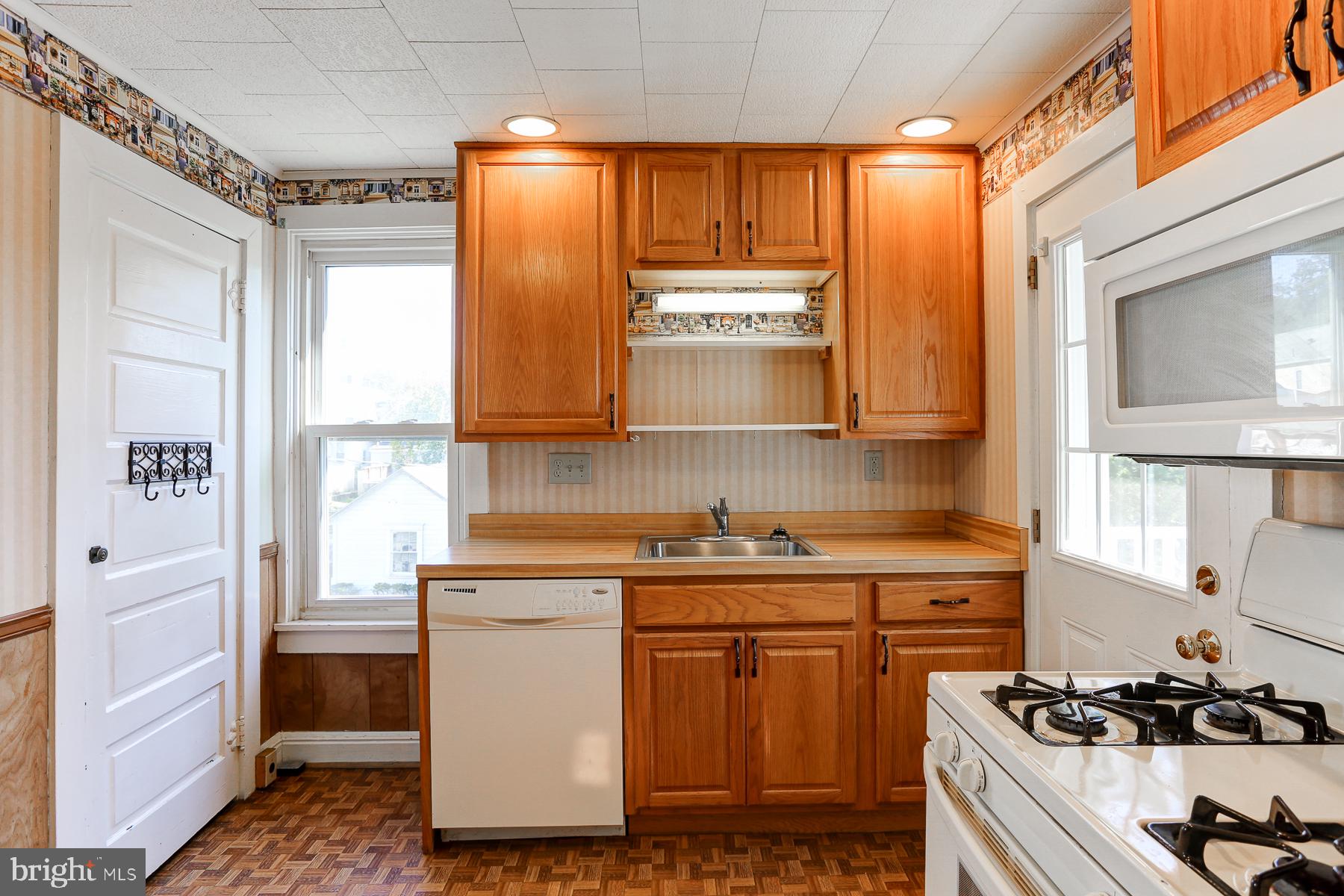 41 N 10TH STREET 2ND FLOOR