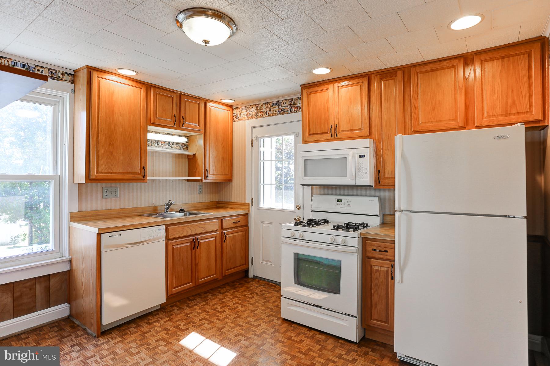 41 N 10TH STREET 2ND FLOOR