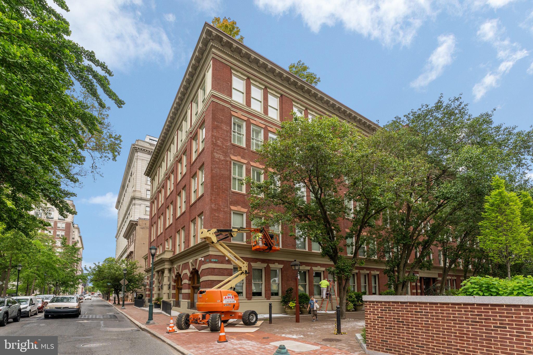 SOCIETY HILL - Residential Lease