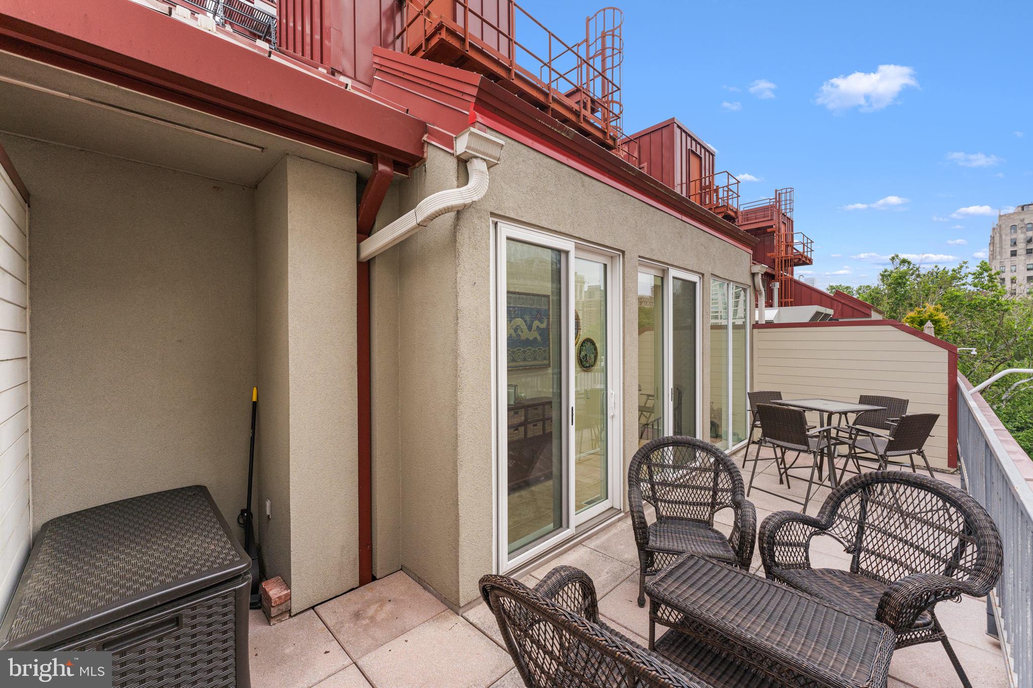 SOCIETY HILL - Residential Lease