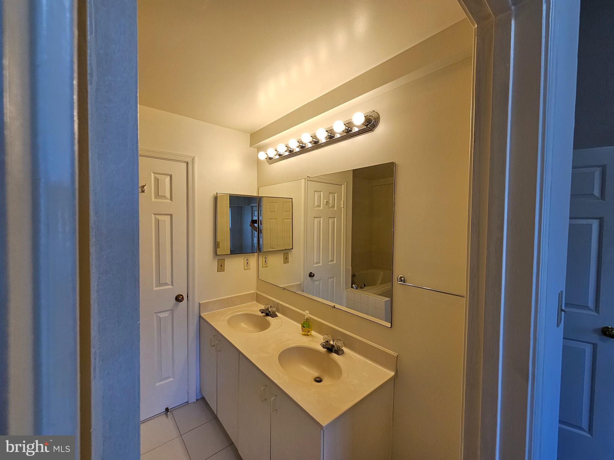 KEENE MILL OVERLOOK - Residential Lease