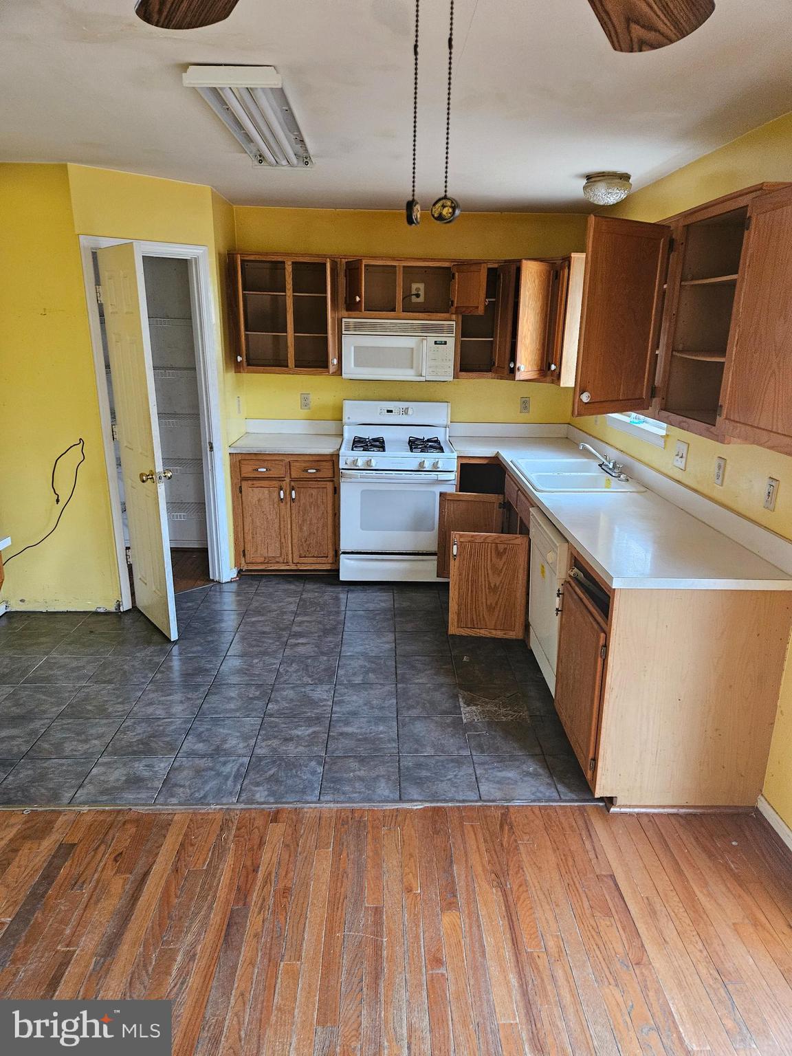 LAKESHORE - Residential