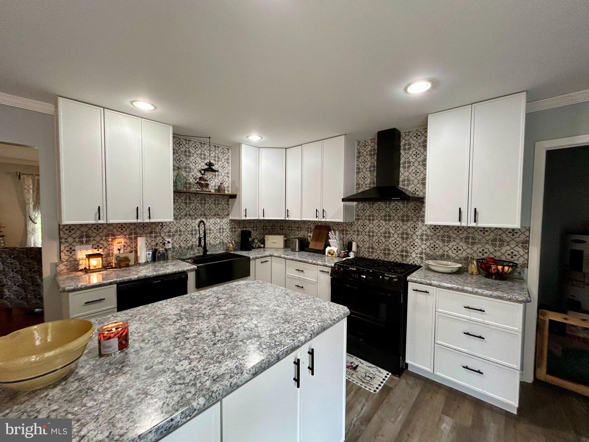 WARDEN ACRES - Residential