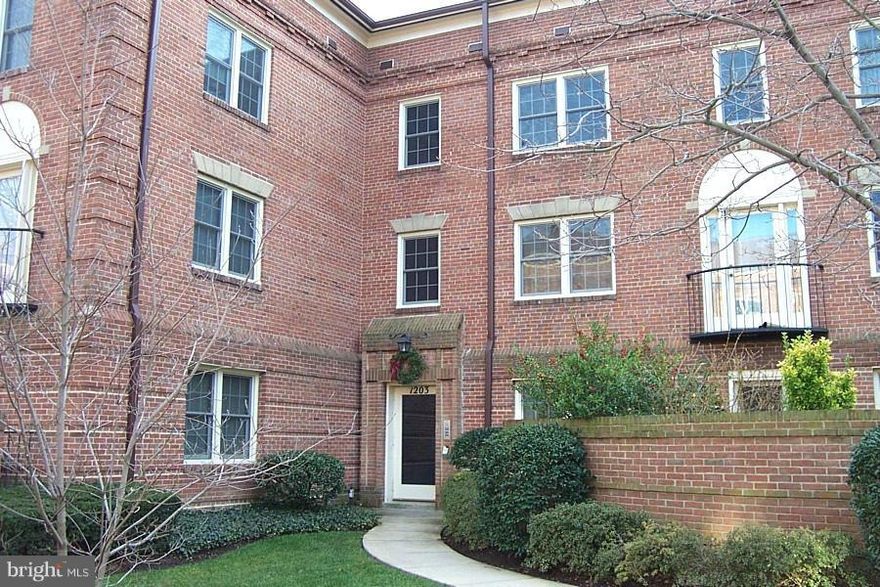 Sunny Old Town condo w/easy access to DC, airport & 495. Top floor S facing end unit overlooking pool w/wood burning fireplace & eat-in kitchen. Built-ins in living room. New dishwasher (1yr), refrigerator (1yr), stove (6 mos), HVAC (2 yrs), hot water heater (5 yrs). Fresh paint thruout. Hardwoods 2B refinished b4 close. Close bikepath, Potomac Rvr, Braddock Metro. Addl' storage. Assigned parking