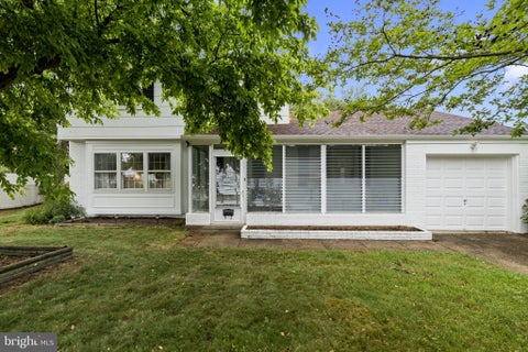 Photo of 211 Swedesboro Avenue, GIBBSTOWN, NJ 08027 (MLS # NJGL2074024)