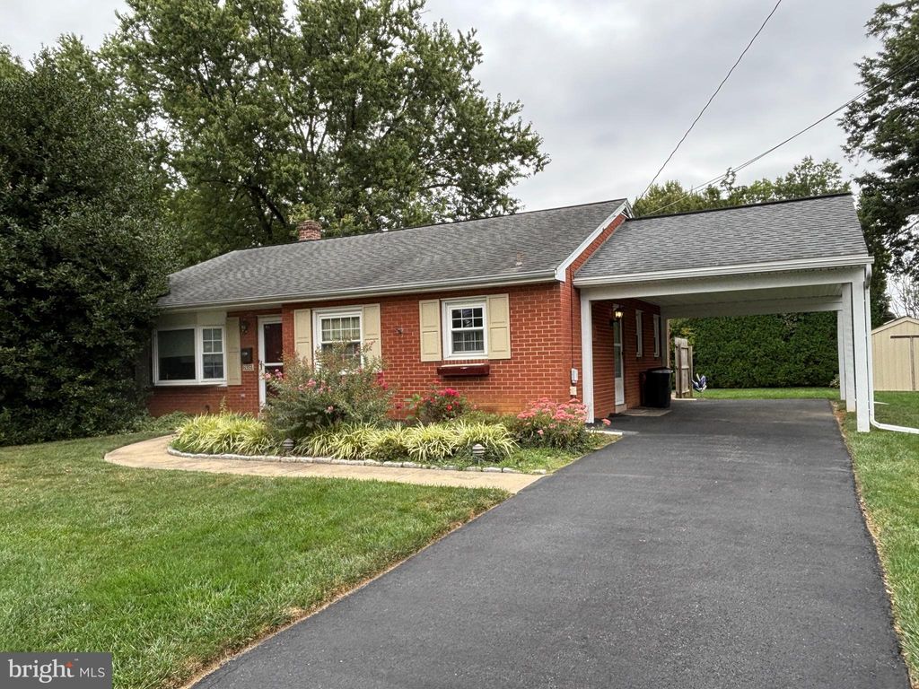Photo of 6351 Carpenter St. St, EAST PETERSBURG, PA 17520 (MLS # PALA2076924)