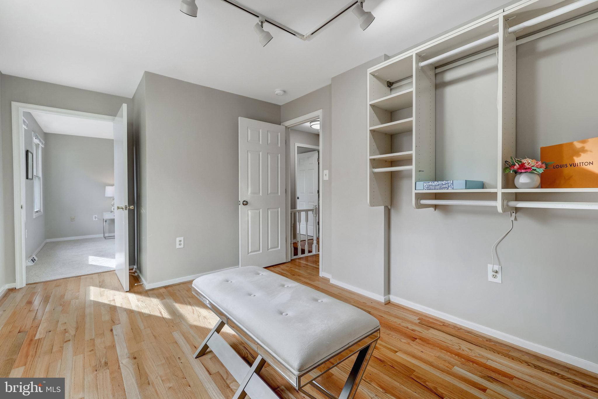 RESTON - Residential