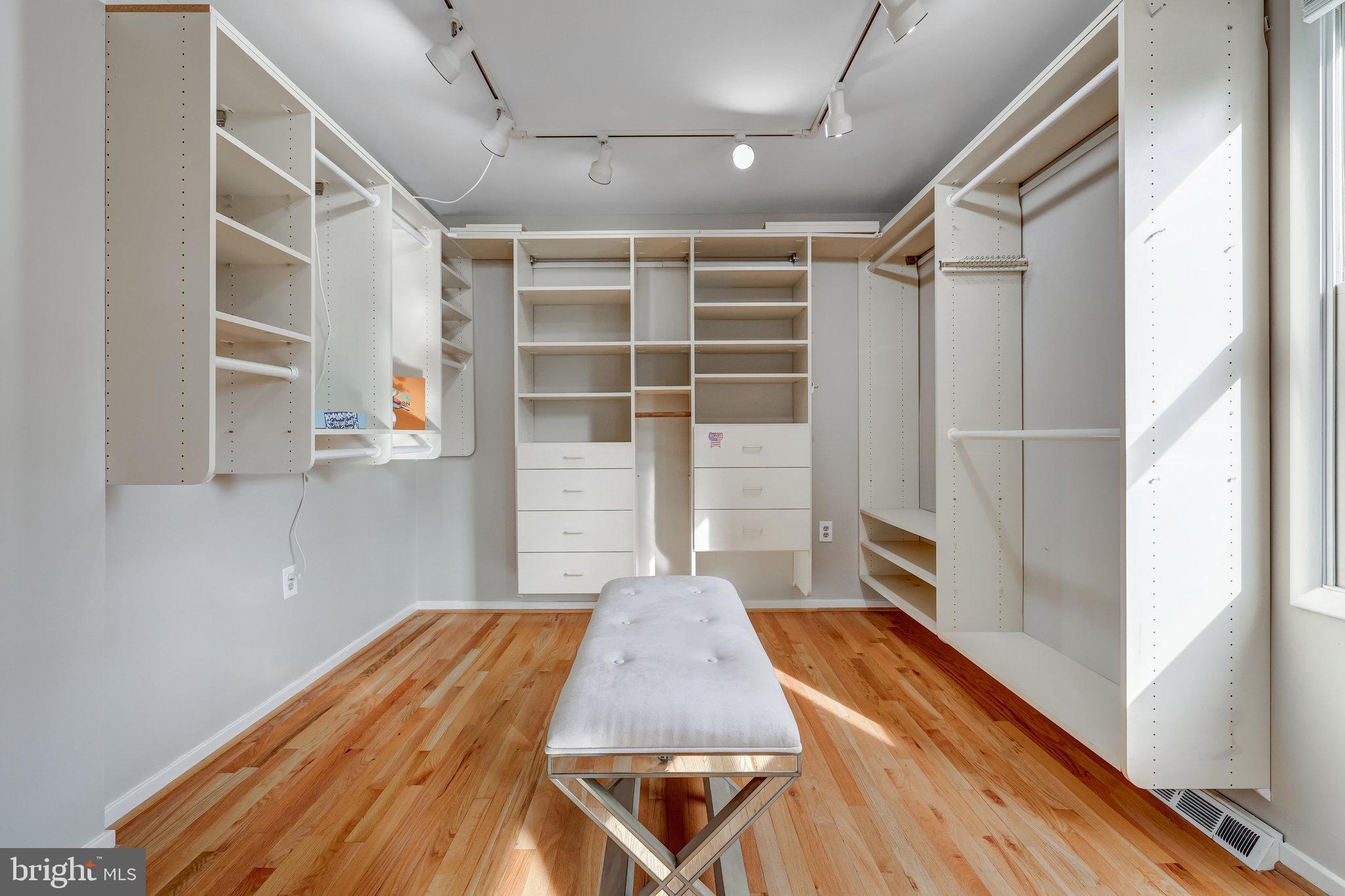 RESTON - Residential