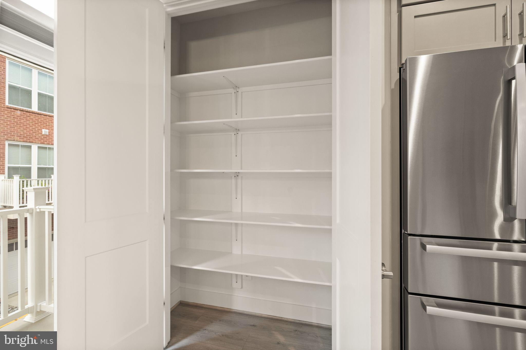 SUNRISE SQUARE - Residential