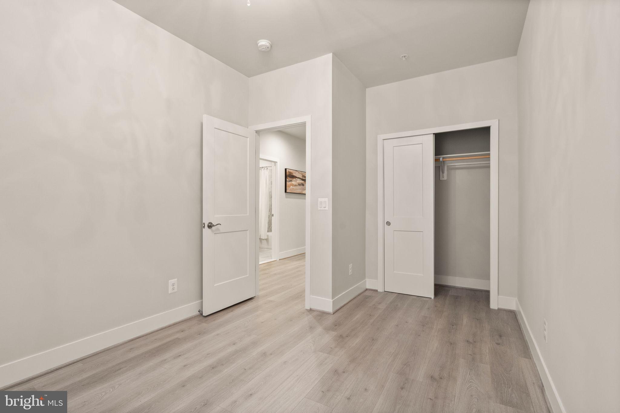 SUNRISE SQUARE - Residential