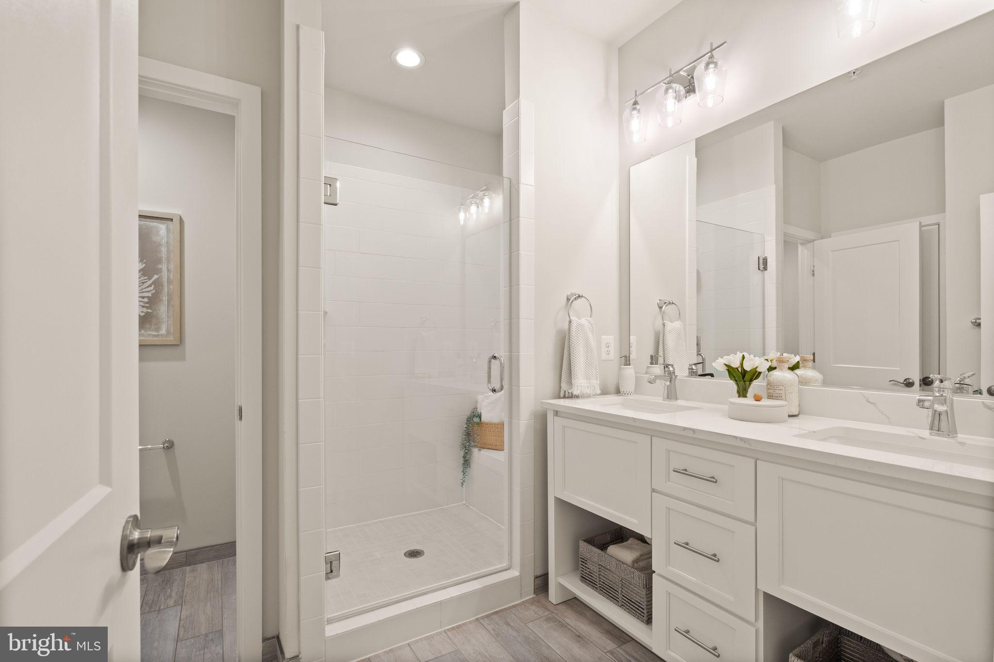 SUNRISE SQUARE - Residential