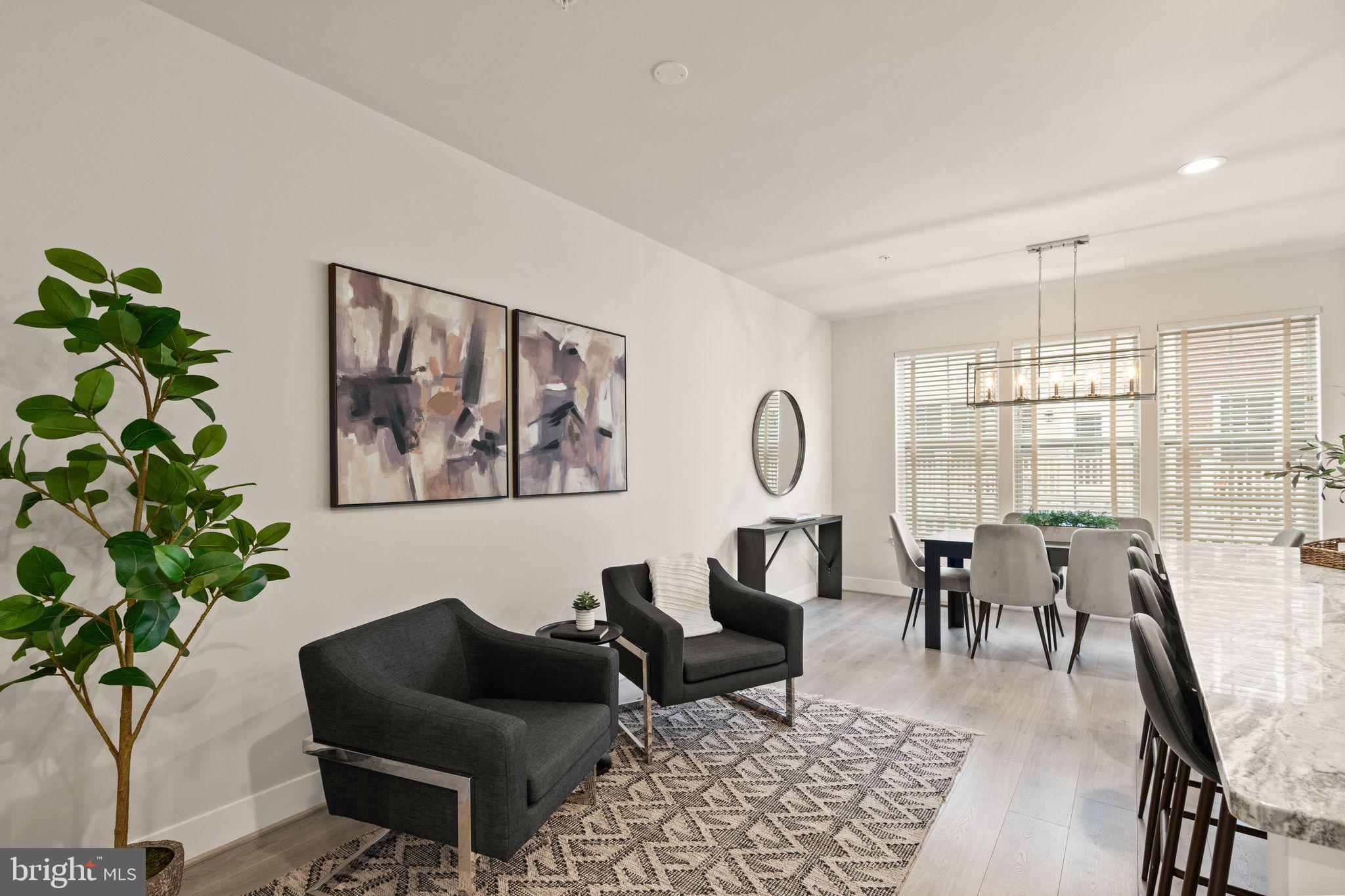 SUNRISE SQUARE - Residential