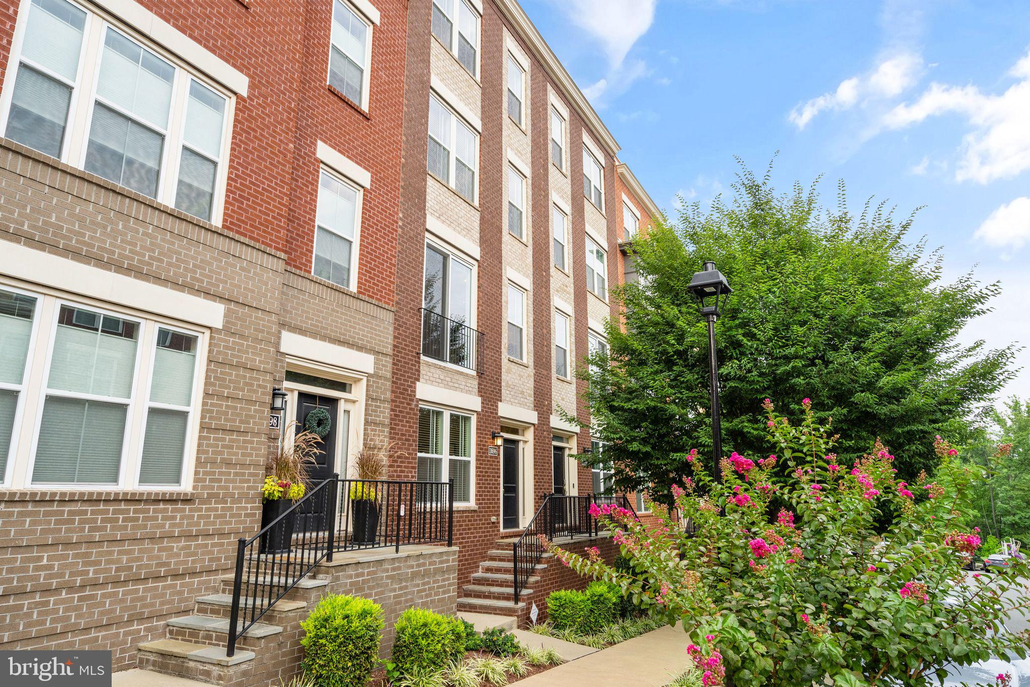 SUNRISE SQUARE - Residential