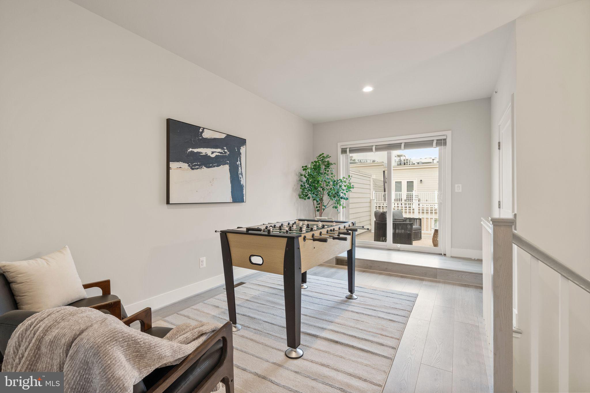 SUNRISE SQUARE - Residential