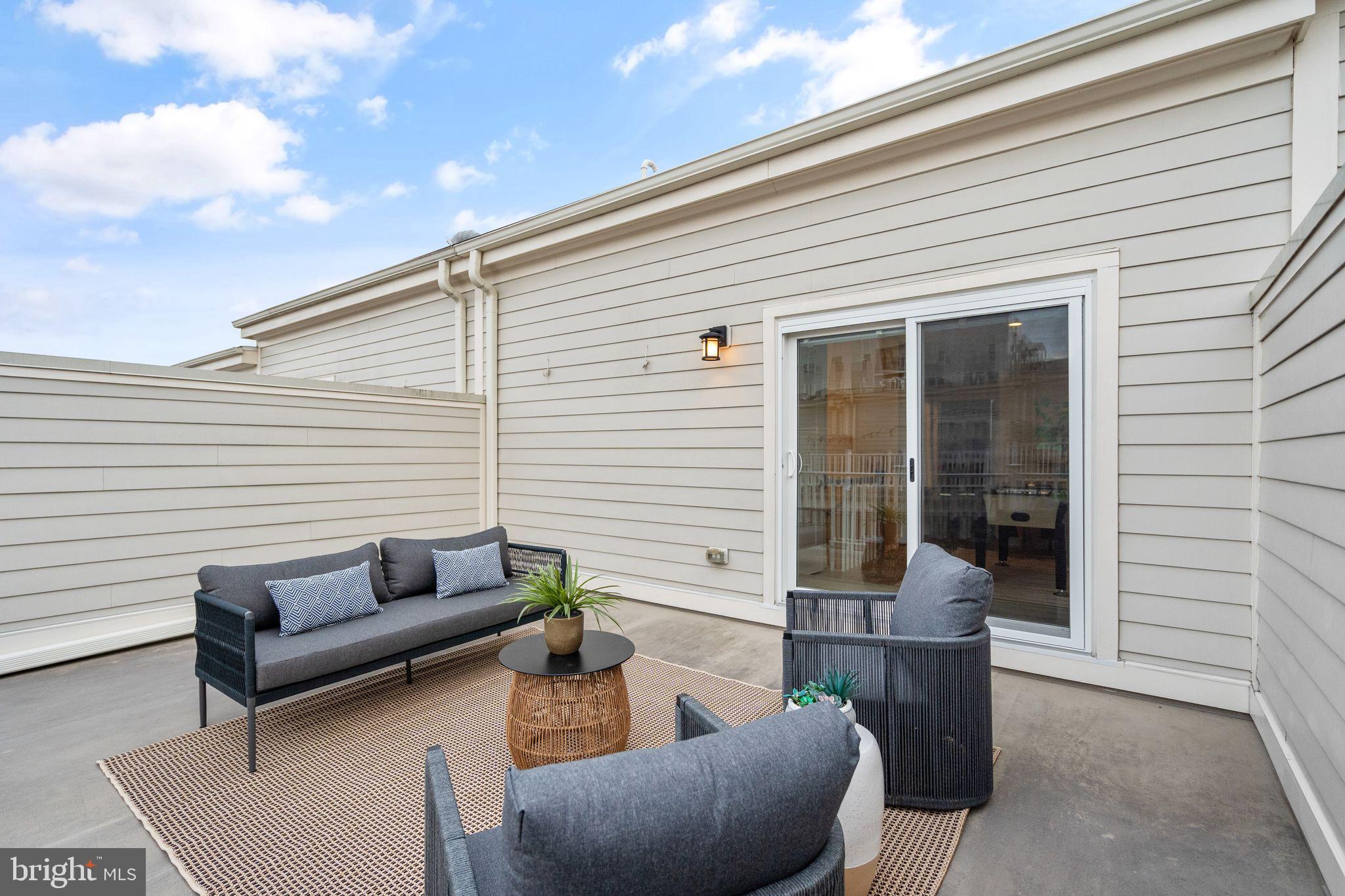 SUNRISE SQUARE - Residential