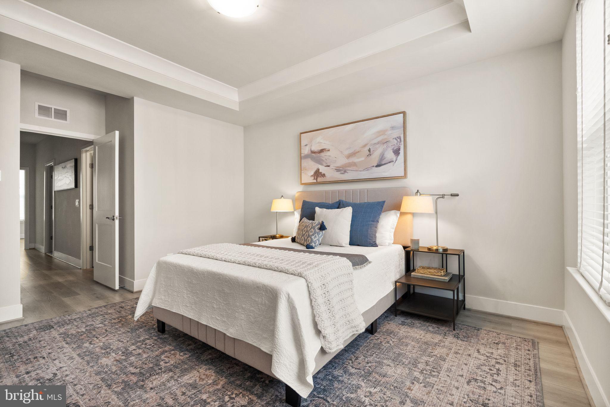 SUNRISE SQUARE - Residential