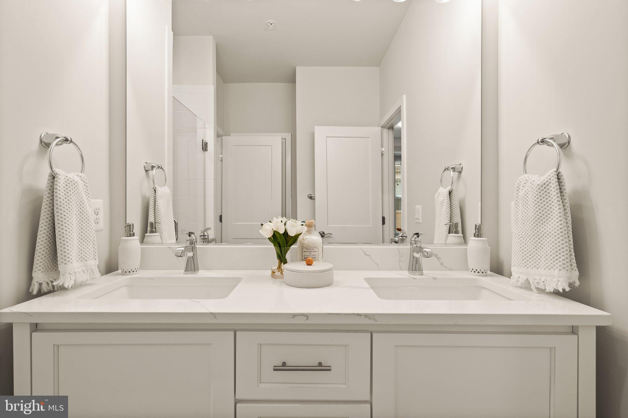 SUNRISE SQUARE - Residential