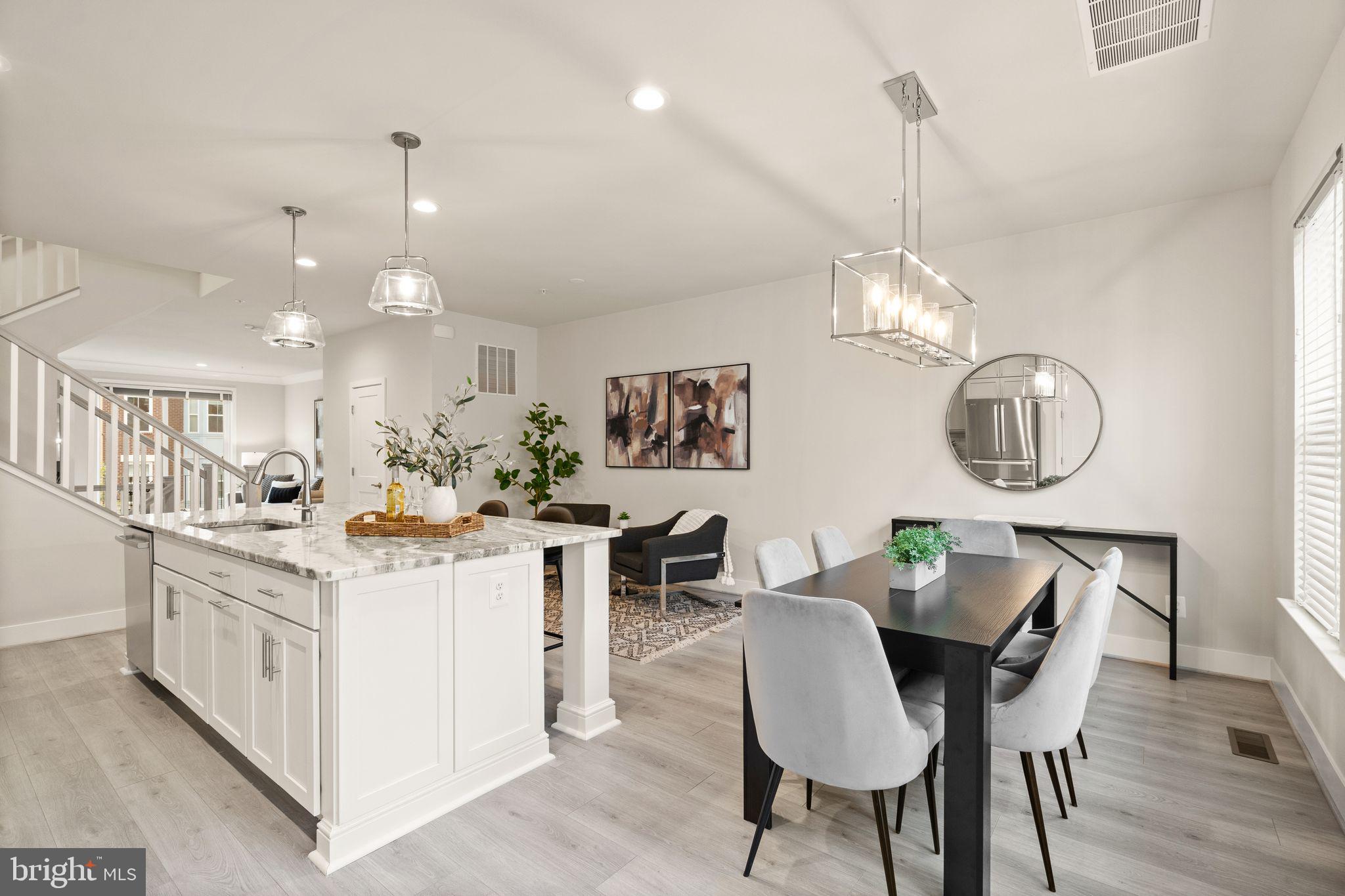 SUNRISE SQUARE - Residential