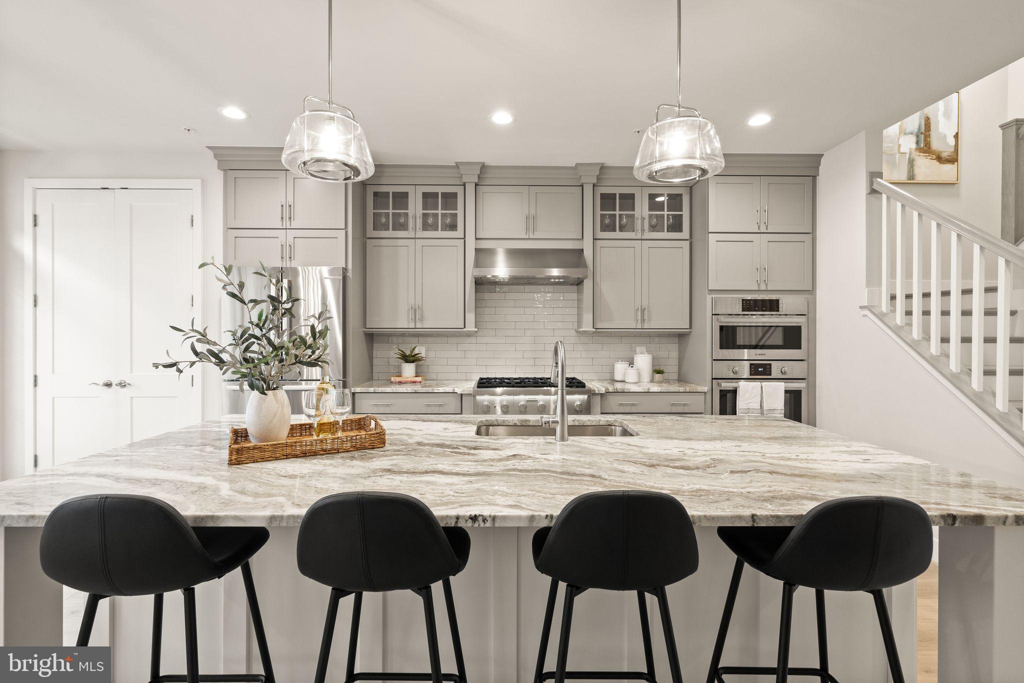 SUNRISE SQUARE - Residential