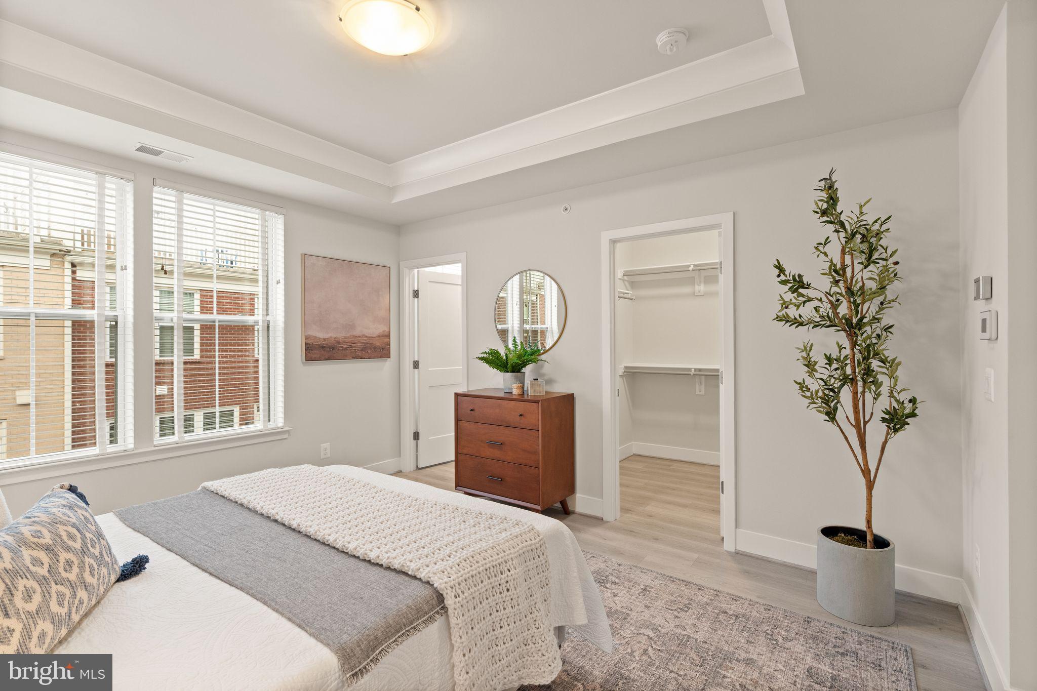 SUNRISE SQUARE - Residential