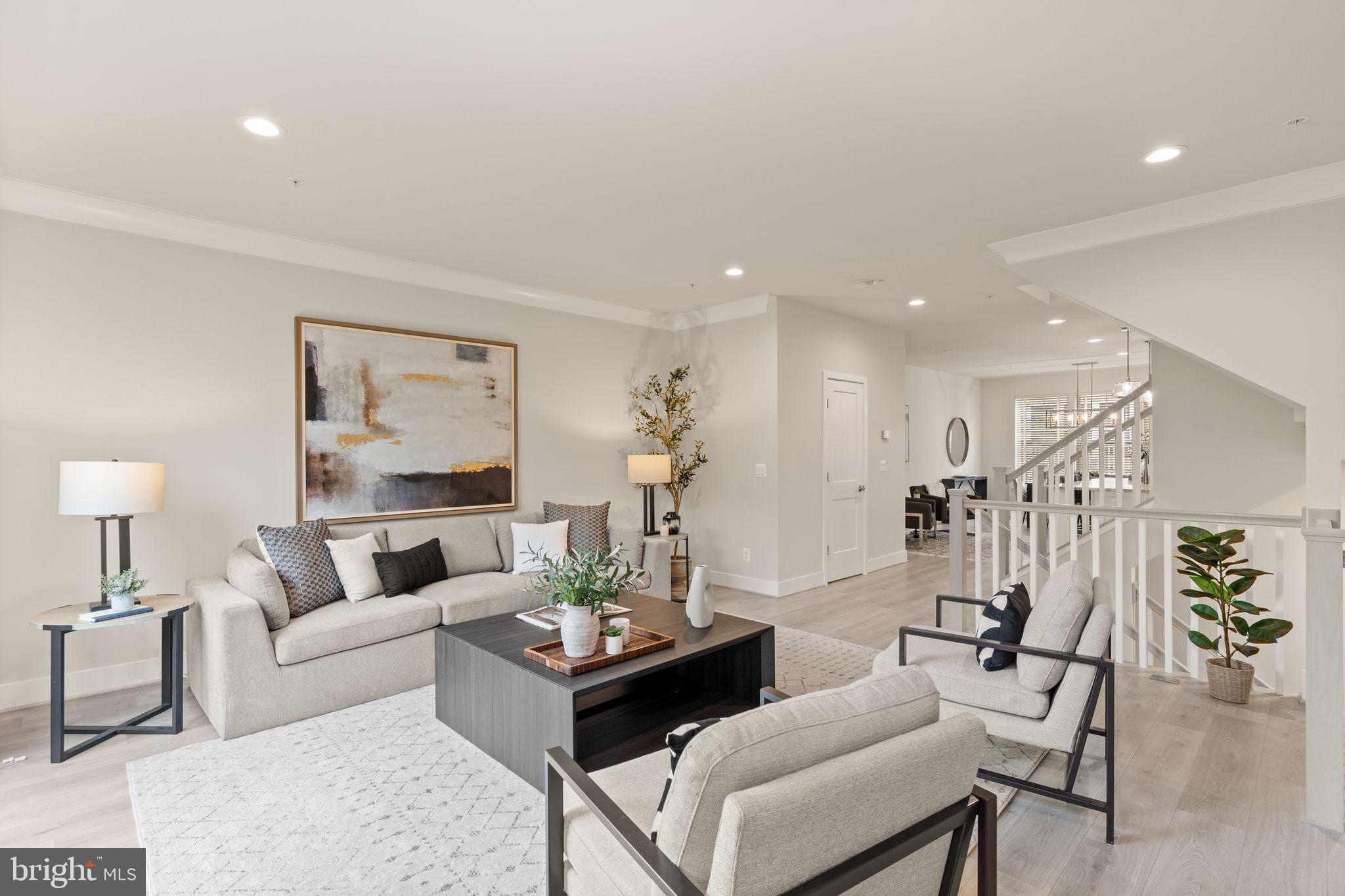 SUNRISE SQUARE - Residential