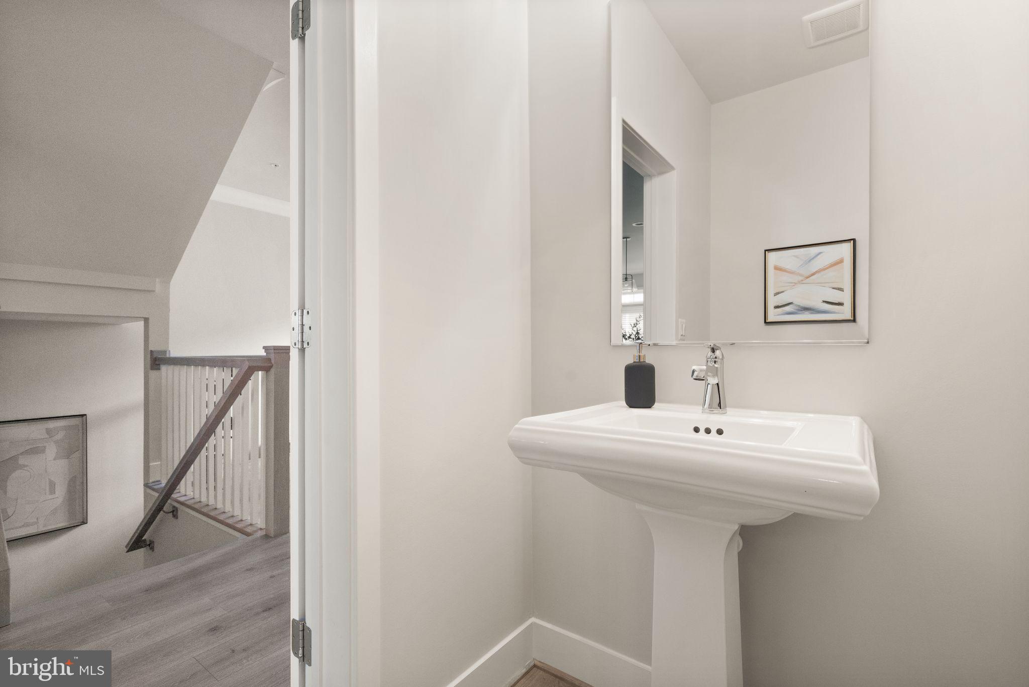 SUNRISE SQUARE - Residential