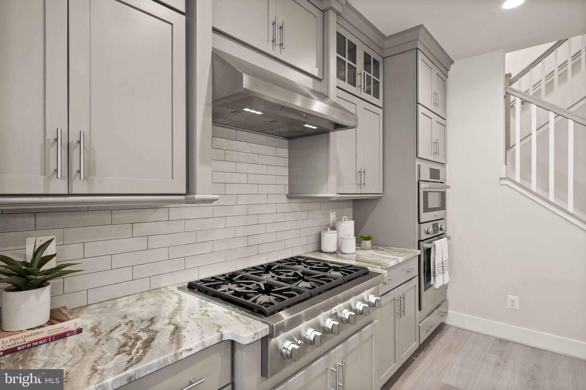 SUNRISE SQUARE - Residential