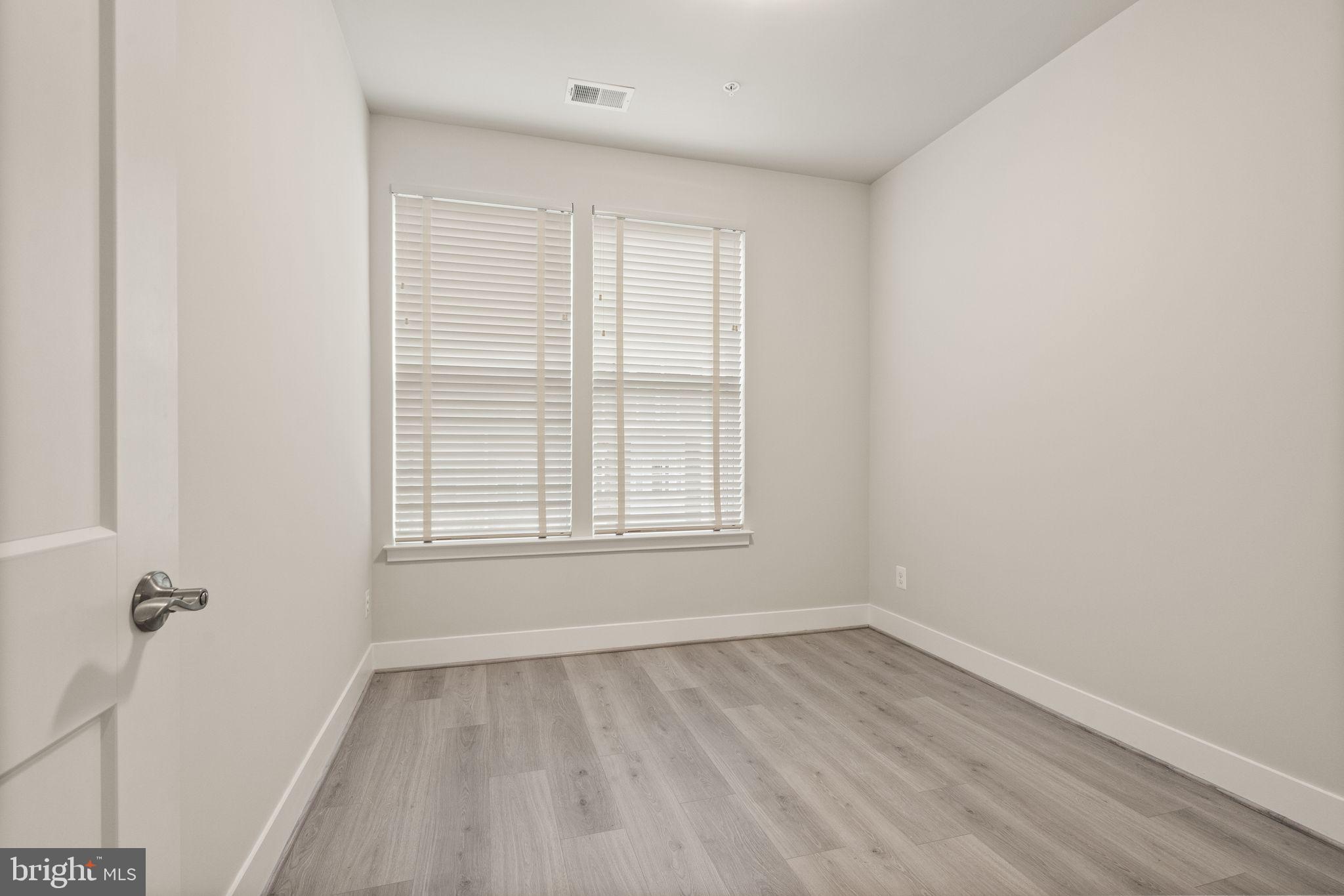 SUNRISE SQUARE - Residential