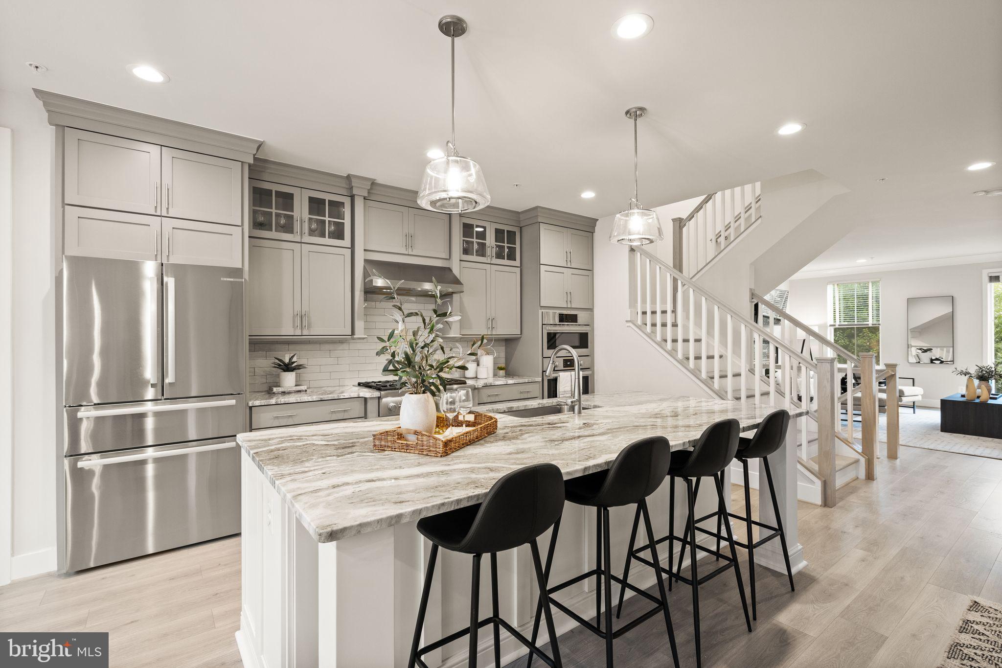 SUNRISE SQUARE - Residential