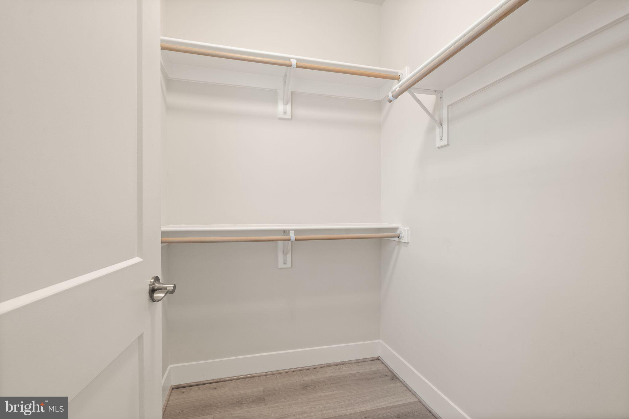 SUNRISE SQUARE - Residential