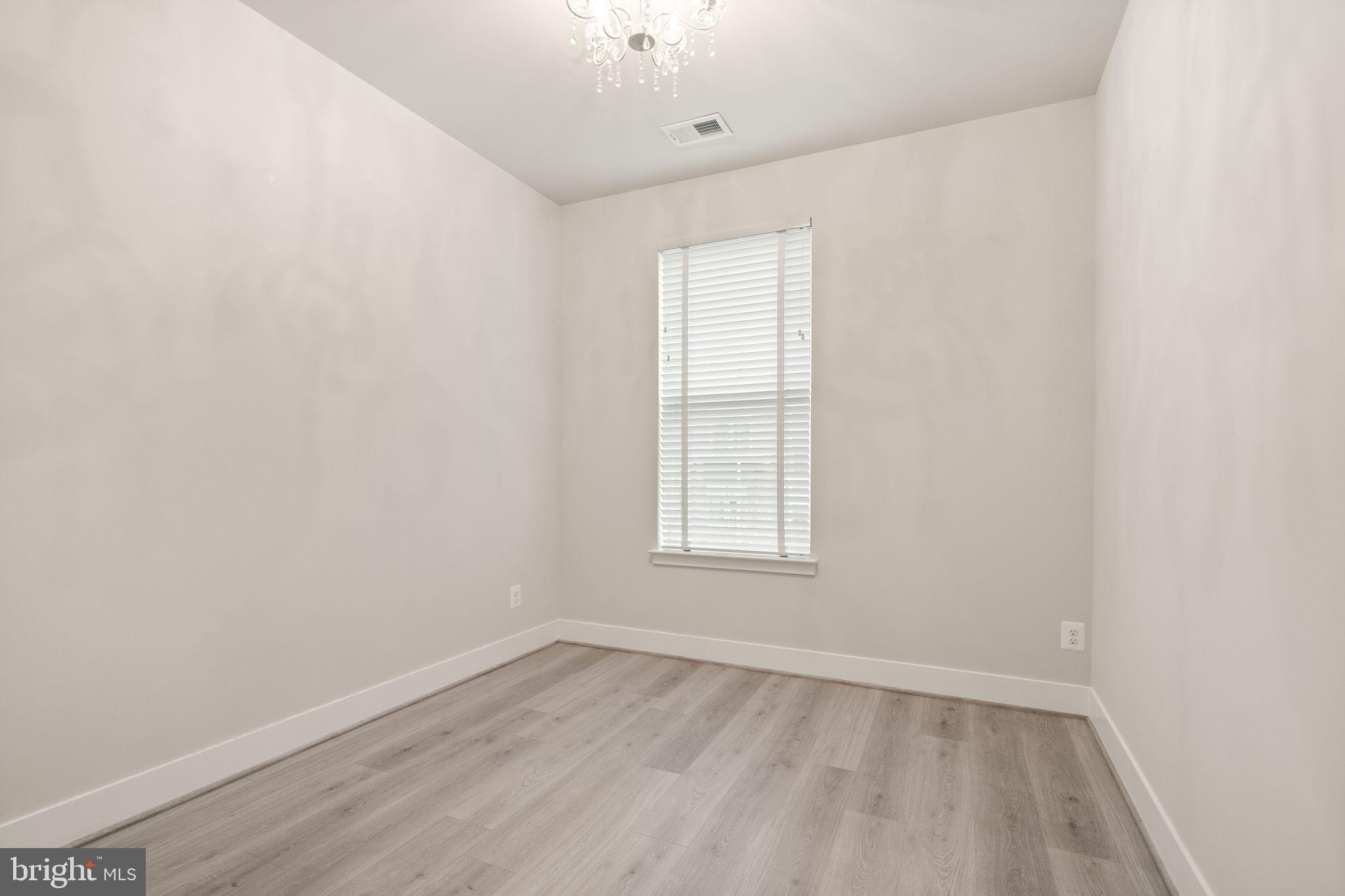 SUNRISE SQUARE - Residential