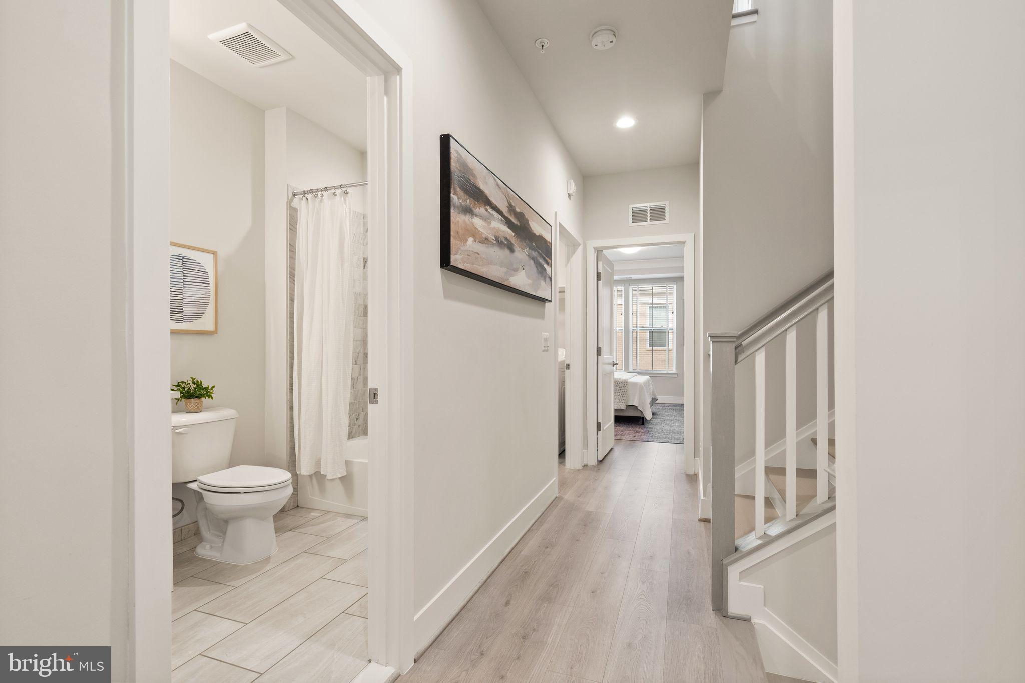 SUNRISE SQUARE - Residential