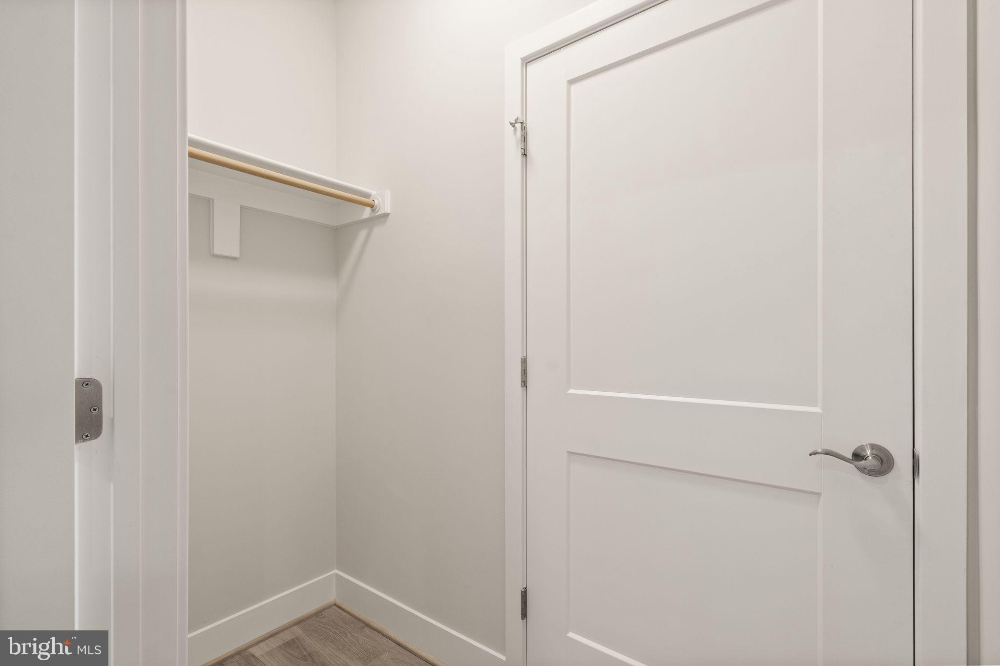 SUNRISE SQUARE - Residential