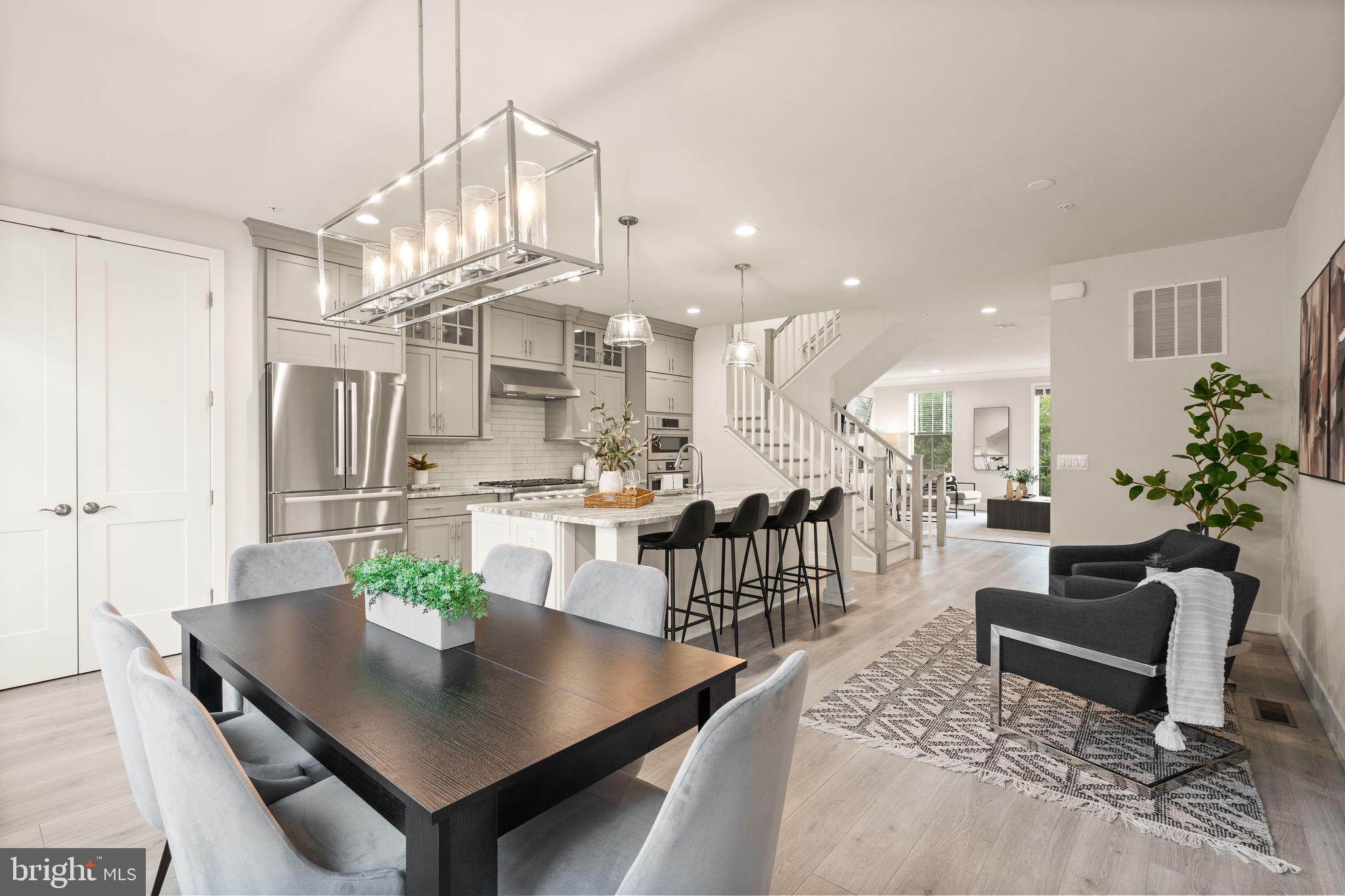 SUNRISE SQUARE - Residential