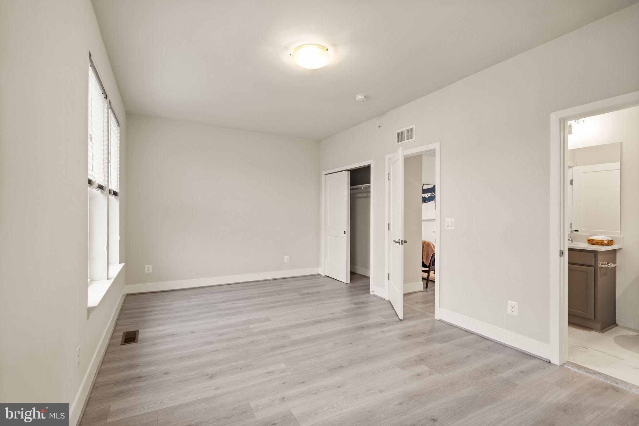 SUNRISE SQUARE - Residential